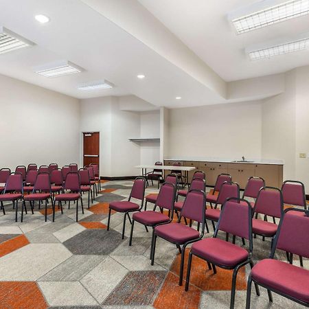 Comfort Suites Redmond Airport Екстериор снимка