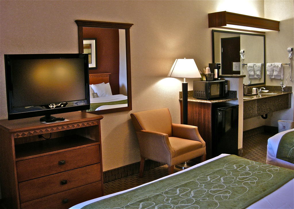 Comfort Suites Redmond Airport Екстериор снимка